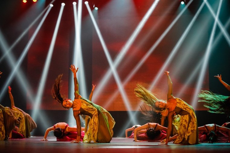 MOVES Dance-Back to the Roots